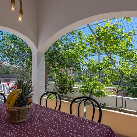 Charming Little House Povljana