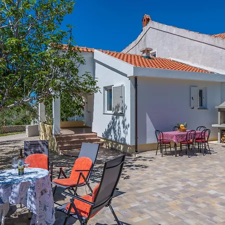 Vakantiehuis Charming Little House Povljana