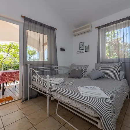 Vakantiehuis Charming Little House