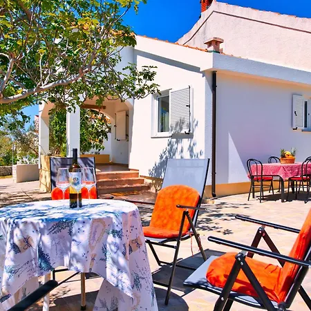 Charming Little House Povljana