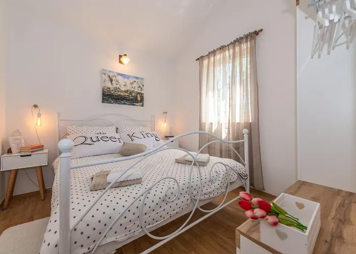 Charming Little House * Povljana