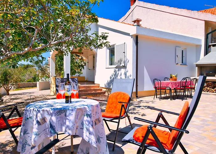Charming Little House Povljana